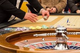 Tampilan antarmuka permainan Nolimit City di aplikasi rumusbet mobile menampilkan reel, simbol, dan panel kontrol taruhan.